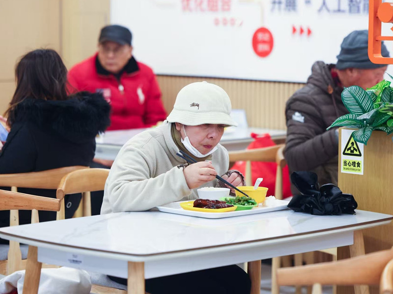12年送餐里程绕地球7圈！老年食堂的坚守与挑战