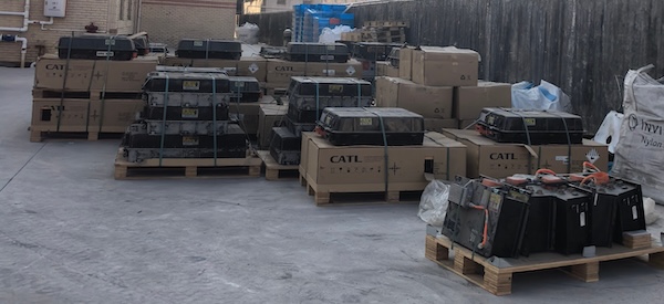 电池回收黑灰暴利产业曝光！拆一辆赚1万，75%废旧电池流向了小作坊