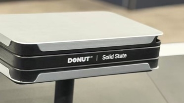 不用锂，无稀土？独家揭秘“全球首款”可量产全固态电池 