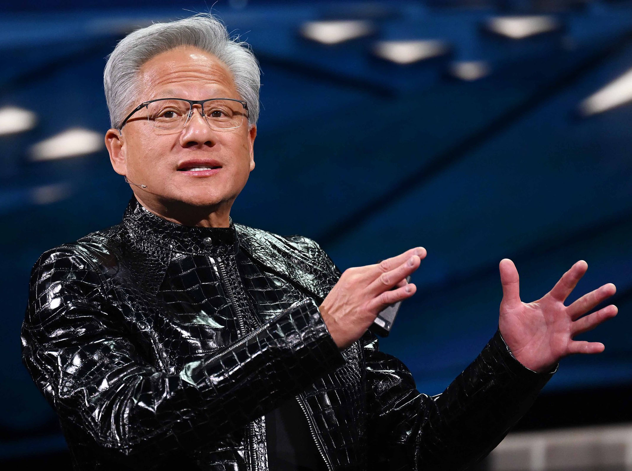 直击CES｜黄仁勋新年第一场发布：物理AI的ChatGPT时刻即将到来