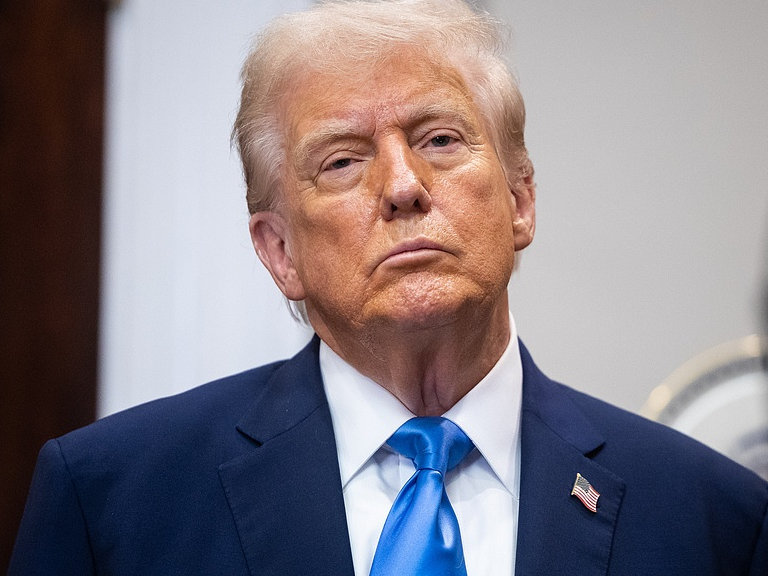 特朗普威胁“吞并”格陵兰岛，六种棋局推演