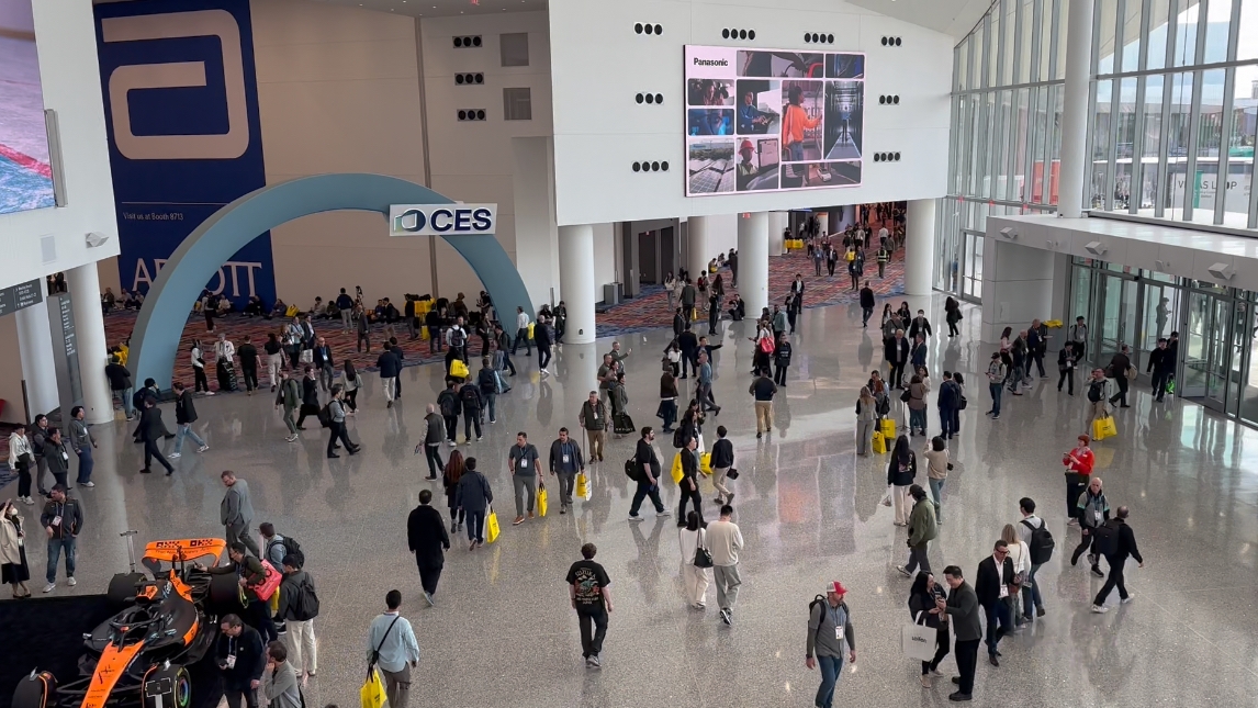 盖茨、亚马逊抢投硅谷黑马，光学芯片如何驱动物理AI