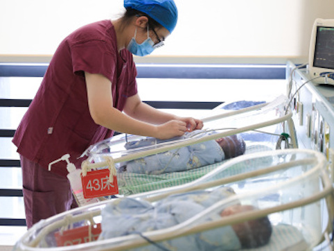 越来越多村社发钱奖励生娃，广东出生人口超沪苏浙之和