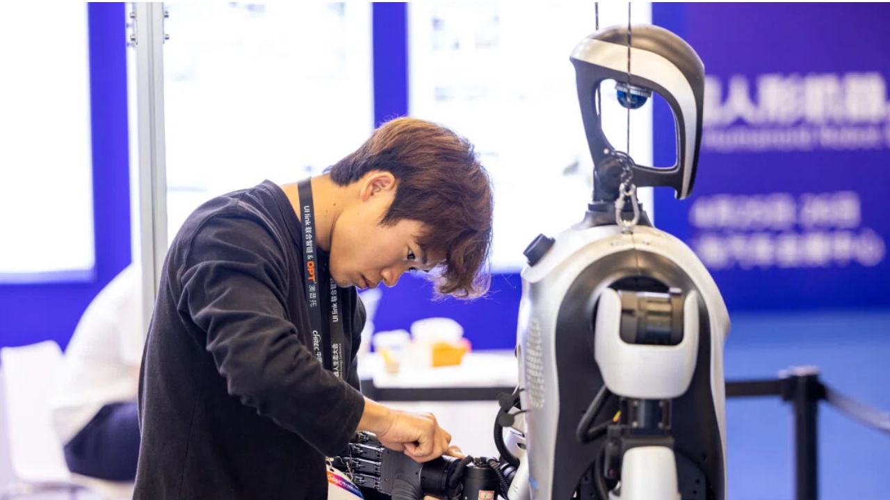 人形机器人的2026：落地和出清会同时到来 | 海斌访谈