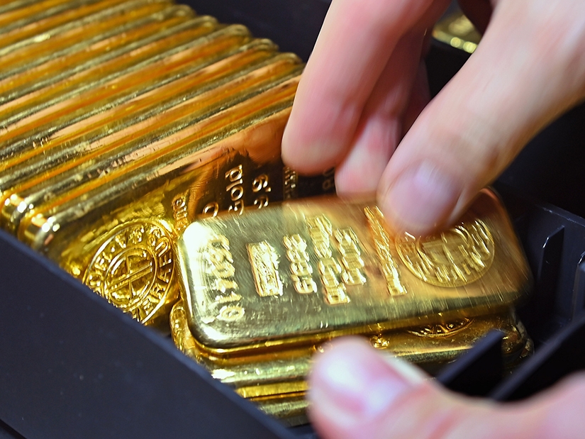 金价首破4600美元，黄金ETF暂停申购