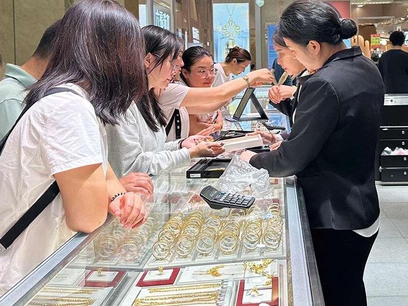 实探封关“满月”的海南：免税金镯省一万、金店部分商品售罄，酒店预订热度增四成