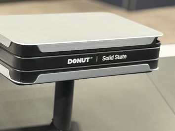 不用锂，无稀土？独家揭秘“全球首款”可量产全固态电池 