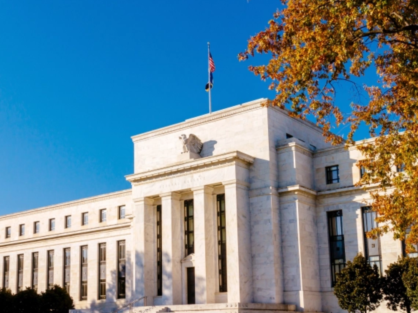 就业企稳！美联储按下宽松暂停键，下一次降息节点悬念再起