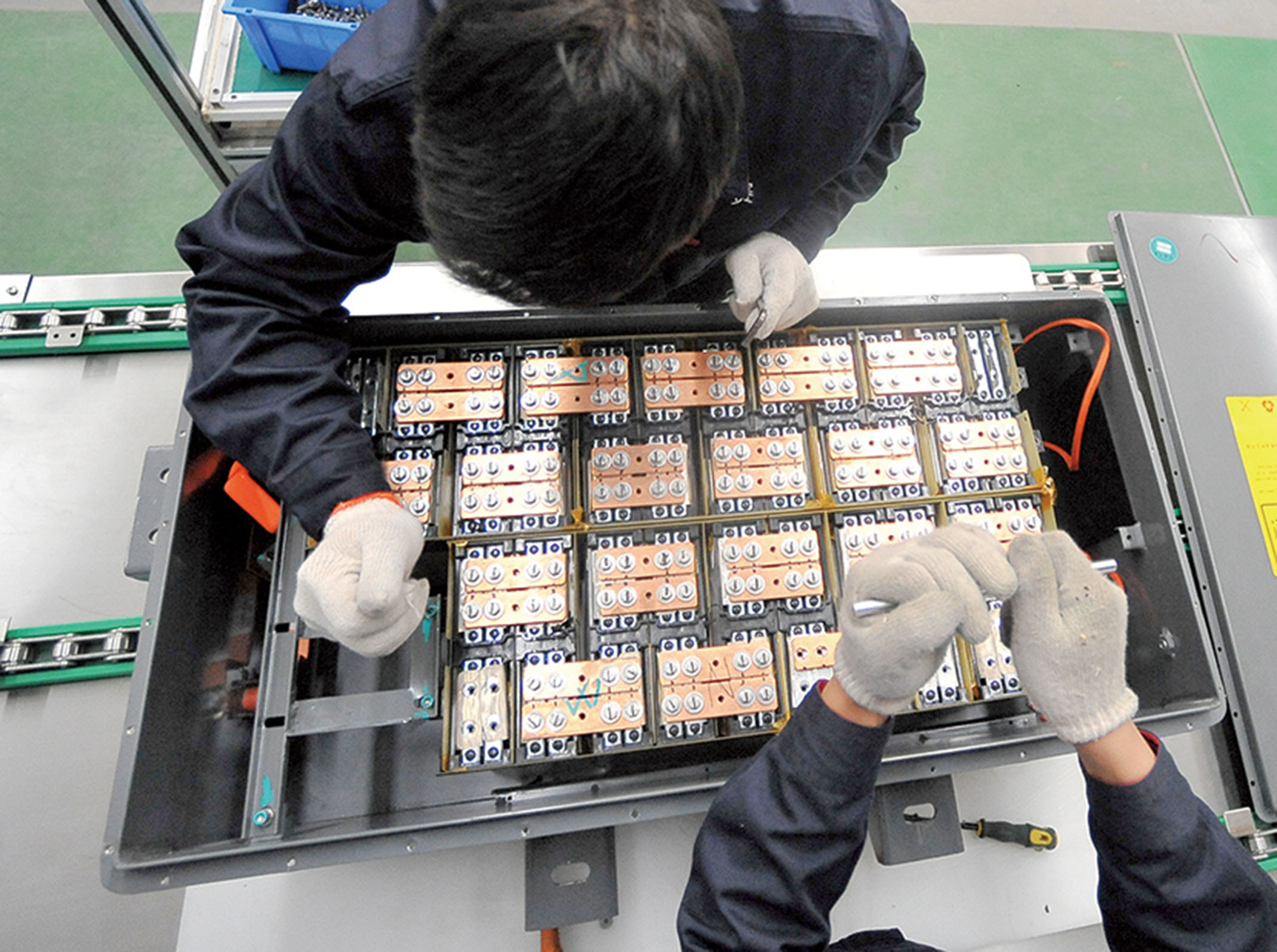 电池回收黑灰暴利产业曝光！拆一辆赚1万，75%废旧电池流向了小作坊