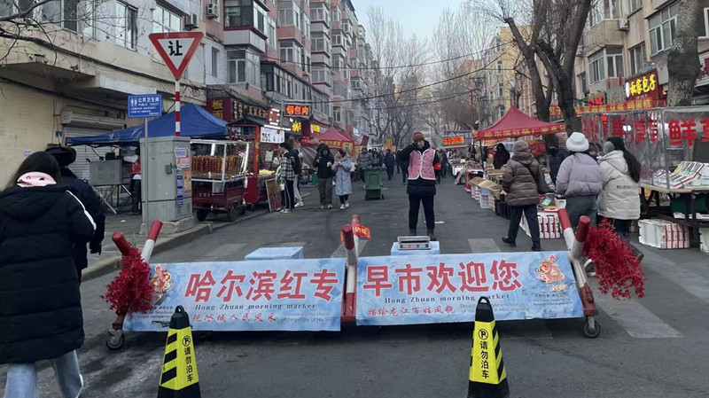 新鲜地道划算，游客爱上菜场和集市