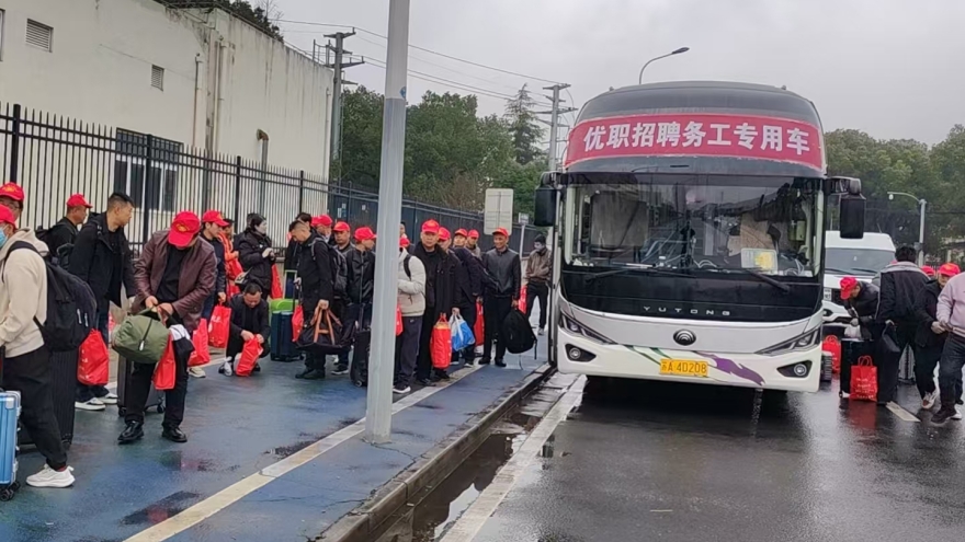 打工人增收记：一辆“春风”大巴上的流动中国