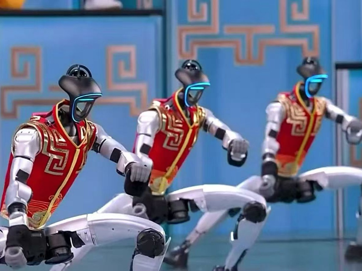 机器人浓度最高的一届春晚，它们上台表演
