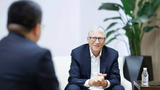 第一财经专访盖茨谈再次访华：谈中国创新，谈AI愿景，直面“爱泼斯坦争议”