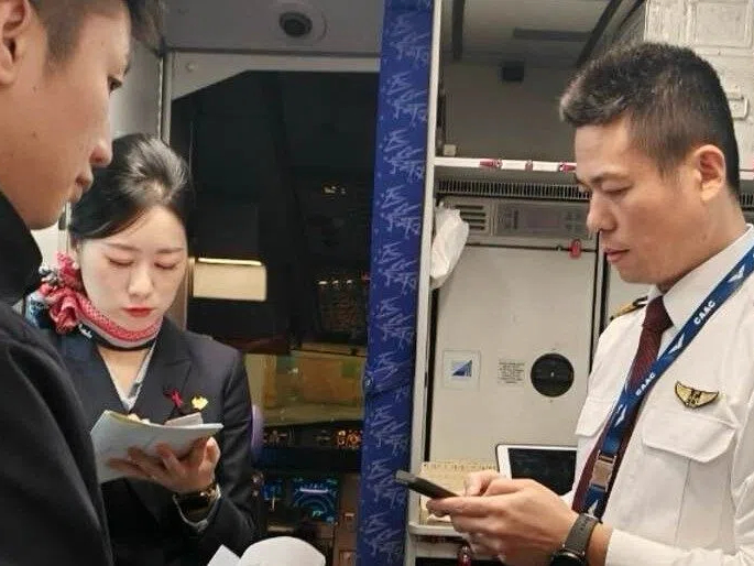 “马机长”的马年首飞，不回家的民航摆渡人｜新春走基层