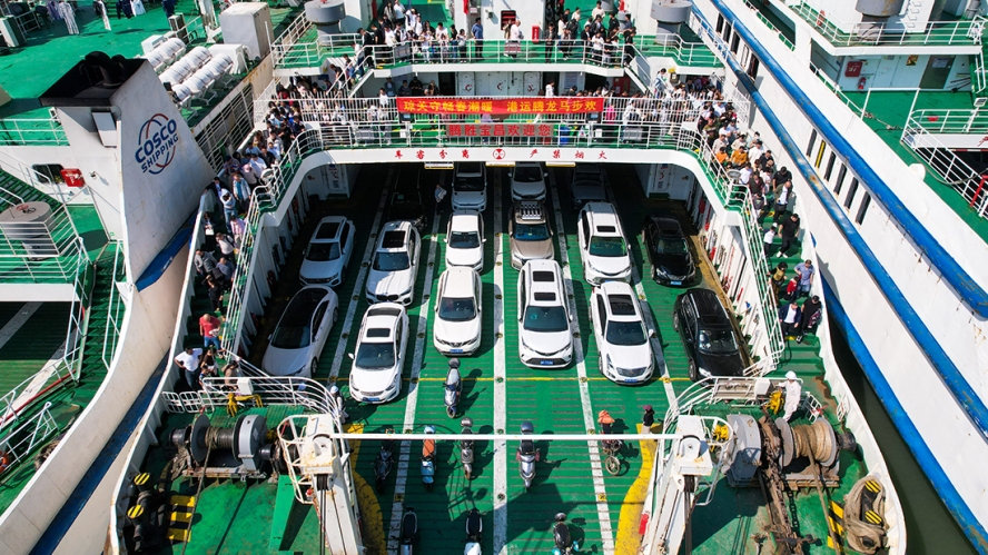 海南封关后首个春节：“二三线”大热，进出岛交通不畅