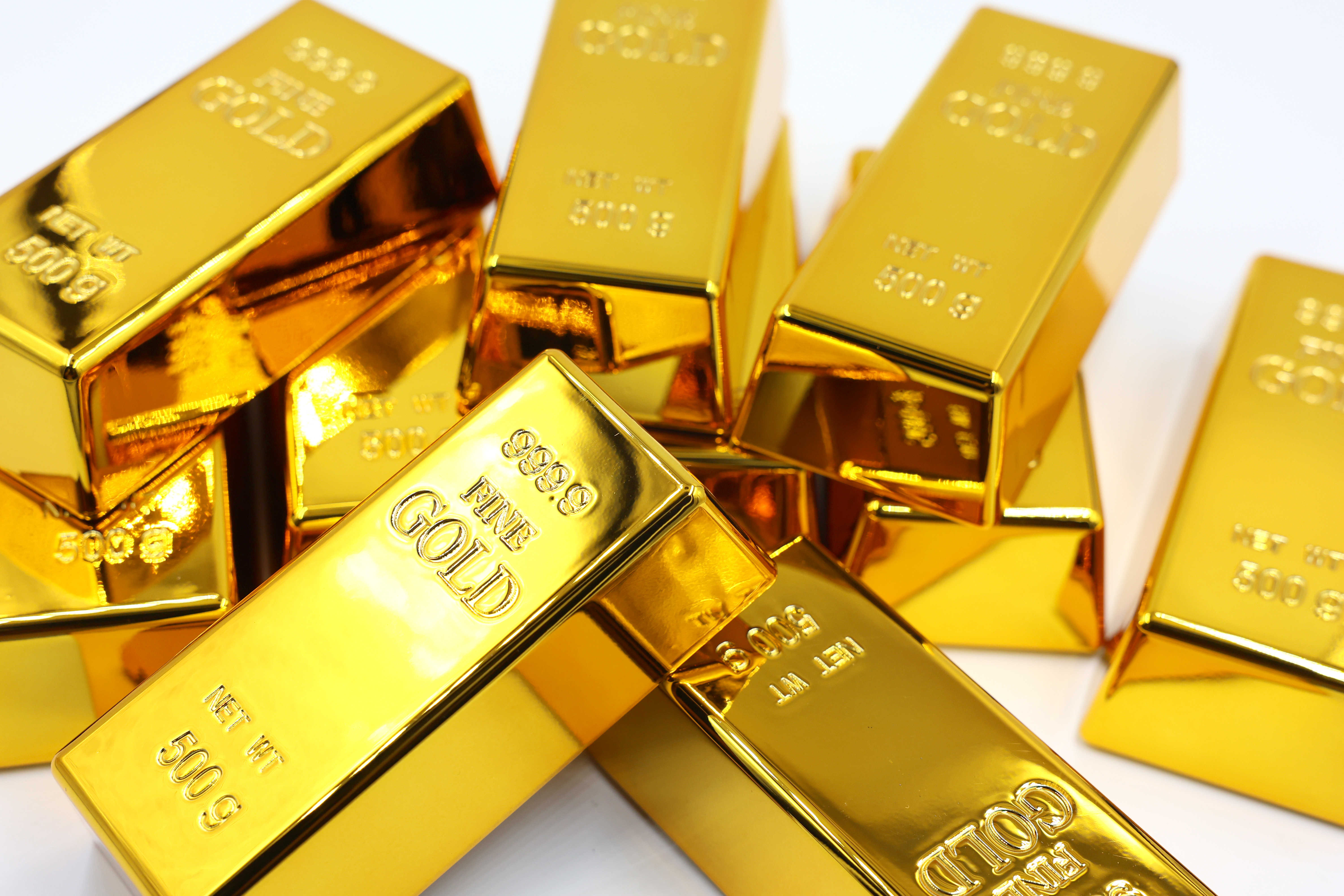 金油巨震引资金腾挪：黄金ETF“失血”、原油LOF溢价飙升