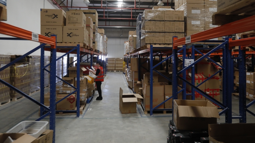 原油价格上涨推动快递公司涨价，多地运价上调