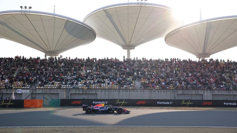 现场直击｜3天23万人次观众涌入上赛场，F1引爆上海文商旅体展消费