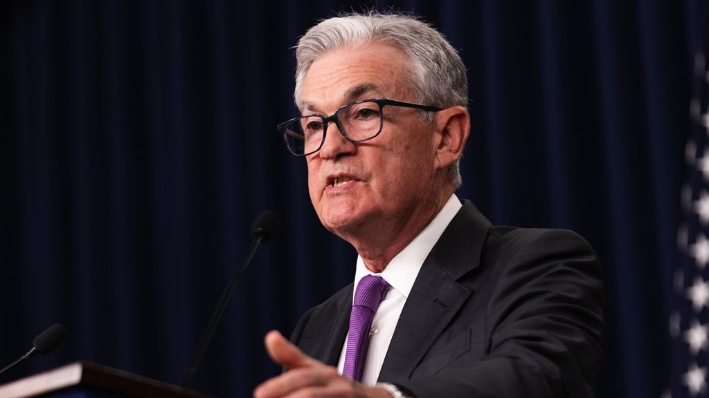 美联储按兵不动！中东局势不明，今年或降息一次，鲍威尔否认滞胀