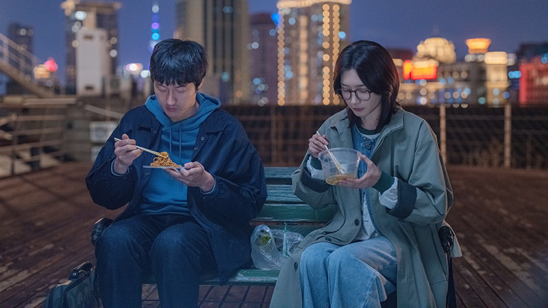 从饭搭子到恋爱未满，王传君江疏影演绎别样上海味道