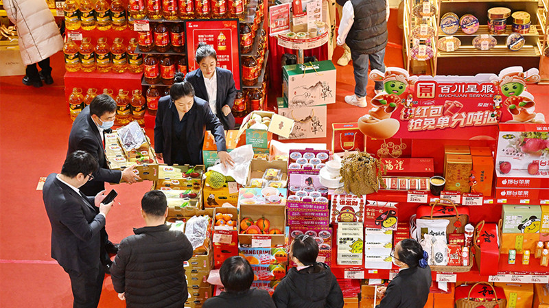 如何在AI浪潮中重塑“人”的价值、促进消费？零售界代表委员这样说