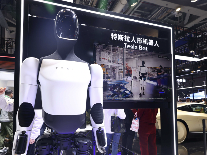 特斯拉带头量产人形机器人，汽车供应商涌入具身智能赛道
