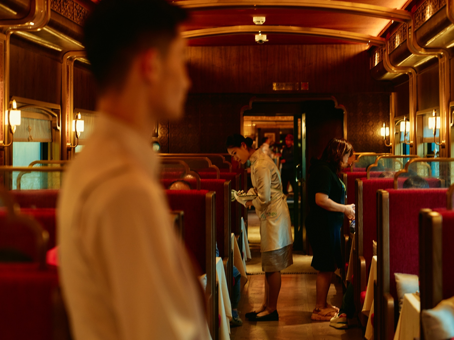 假日经济｜“五一”点燃旅游市场，“陆地邮轮”起航