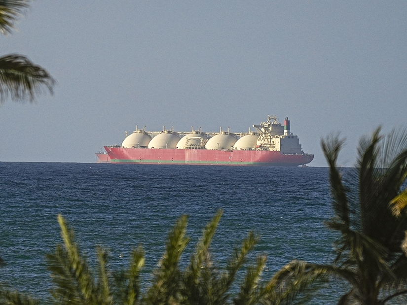 霍尔木兹海峡反复“开关”，外贸人受航运、需求、成本三重挤压