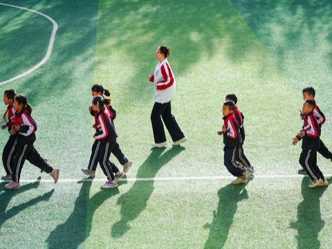 10省份全省推行中小学春秋假，多省发文推动落实职工带薪休假