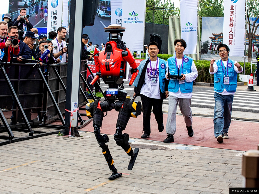 荣耀一家包揽前六名后，机器人行业离“大厂通吃”还有多远