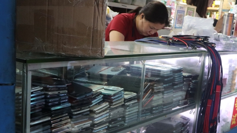 废旧手机被热炒后价格回落，华强北“满仓”商家有些心慌