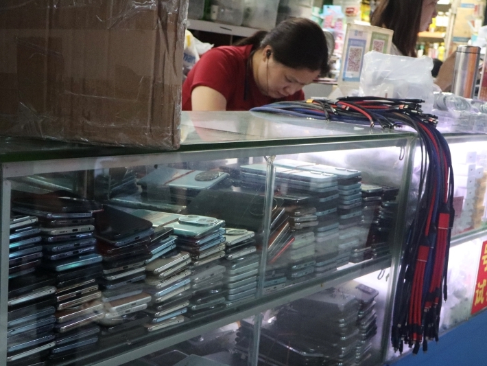 废旧手机被热炒后价格回落，华强北“满仓”商家有些心慌