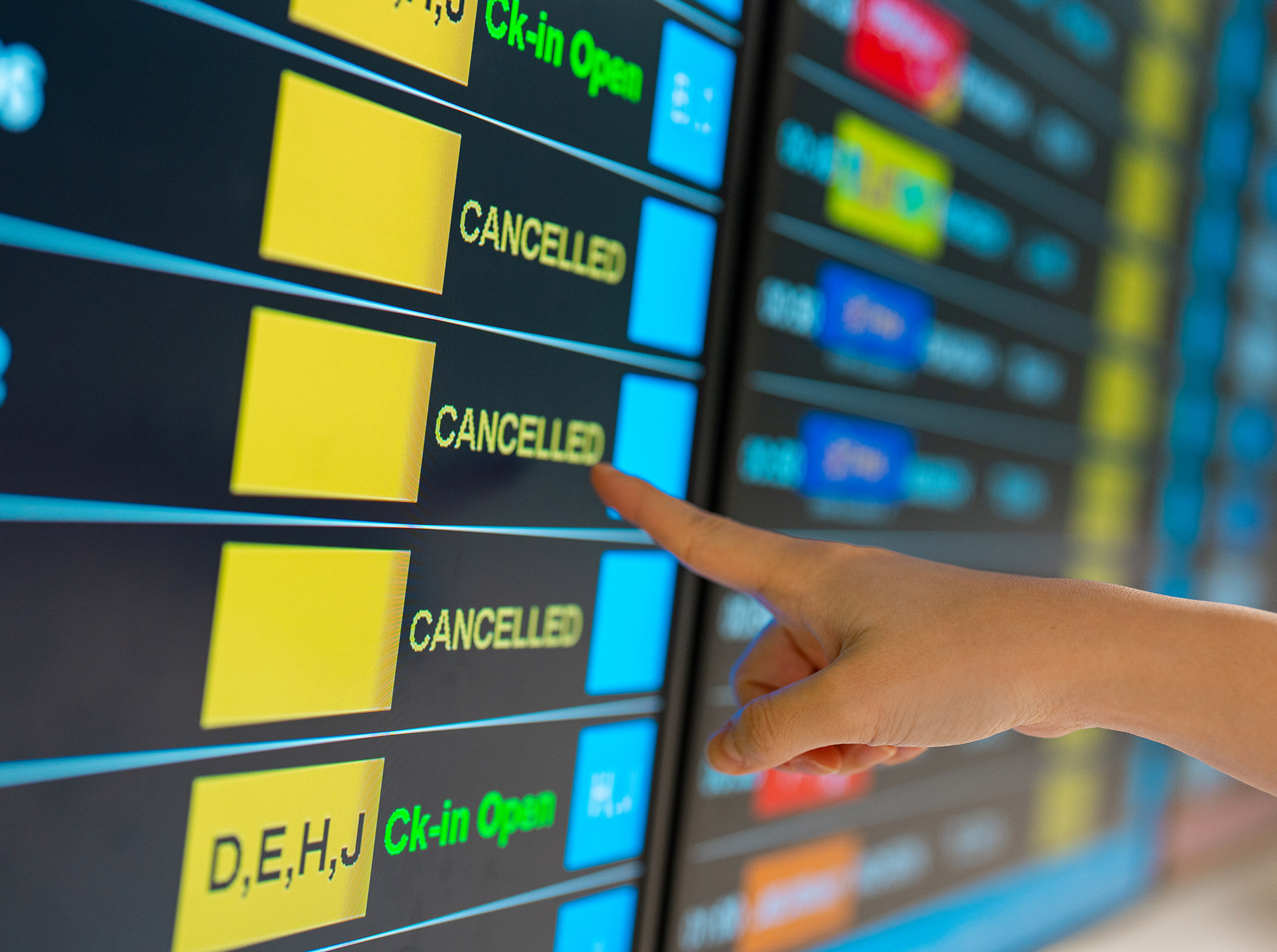 “停飞潮”全球蔓延，航空业陷高油价困局