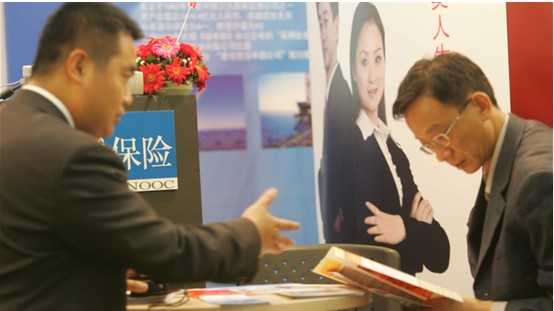 跨过香江去卖险，跨过香江去买险：港险为何单季暴增千亿？