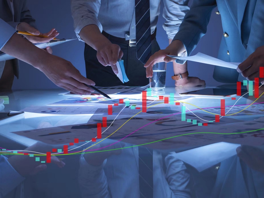 有人减仓科技，有人死磕AI，震荡中都在“赌未来”