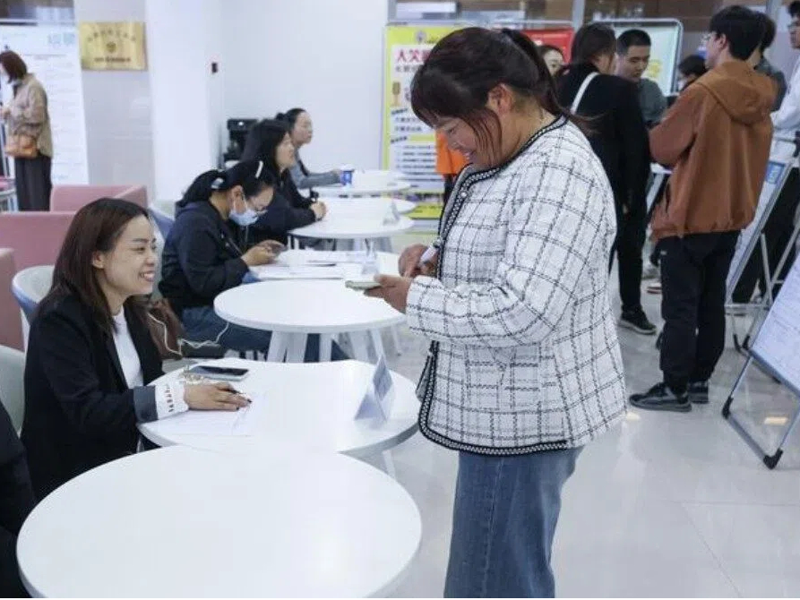 更大力度促进居民就业增收，总理座谈会释放新信号