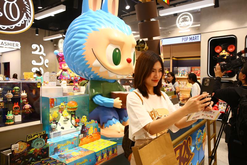 新消费投资依然上头：公募大步离场，段永平“抄底”？