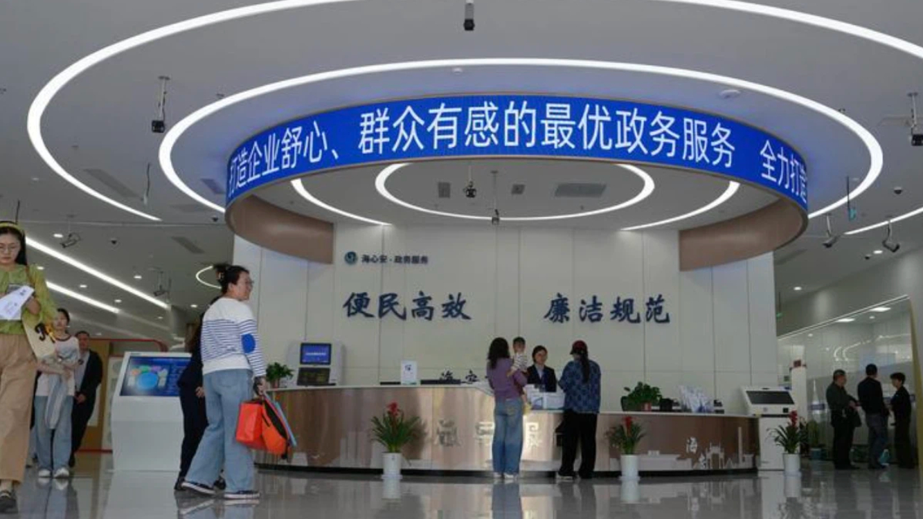 国务院作出一系列部署，推进基本公共服务“随人走”