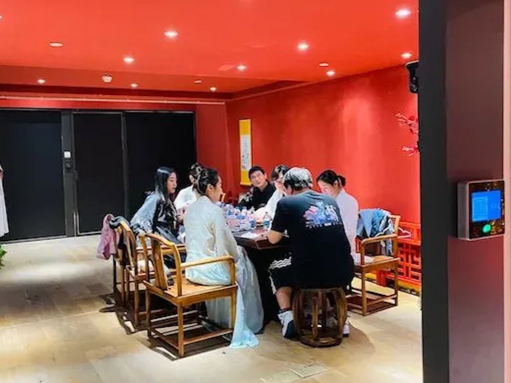 揭秘“恋陪”背后的商业：有人为它月消费万元｜商业秘密