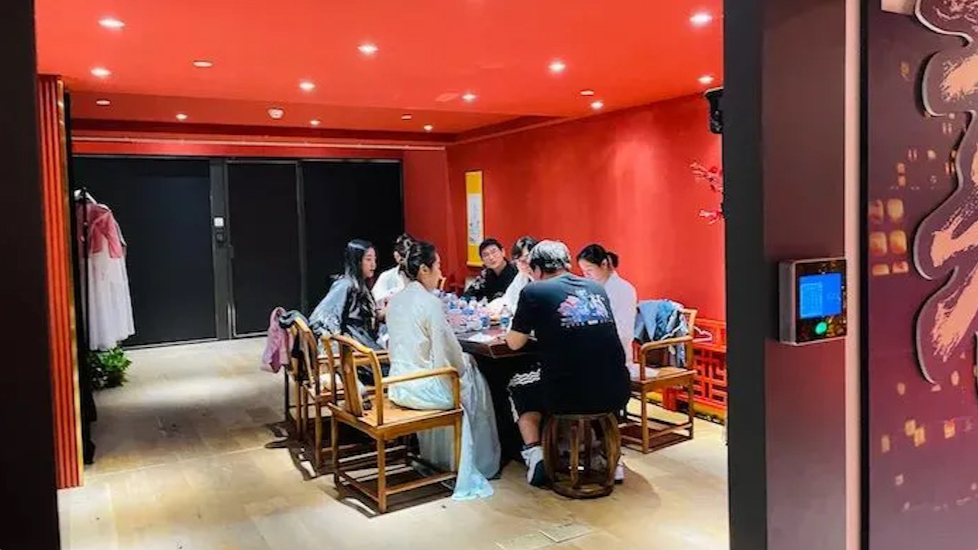 揭秘“恋陪”背后的商业：有人为它月消费万元