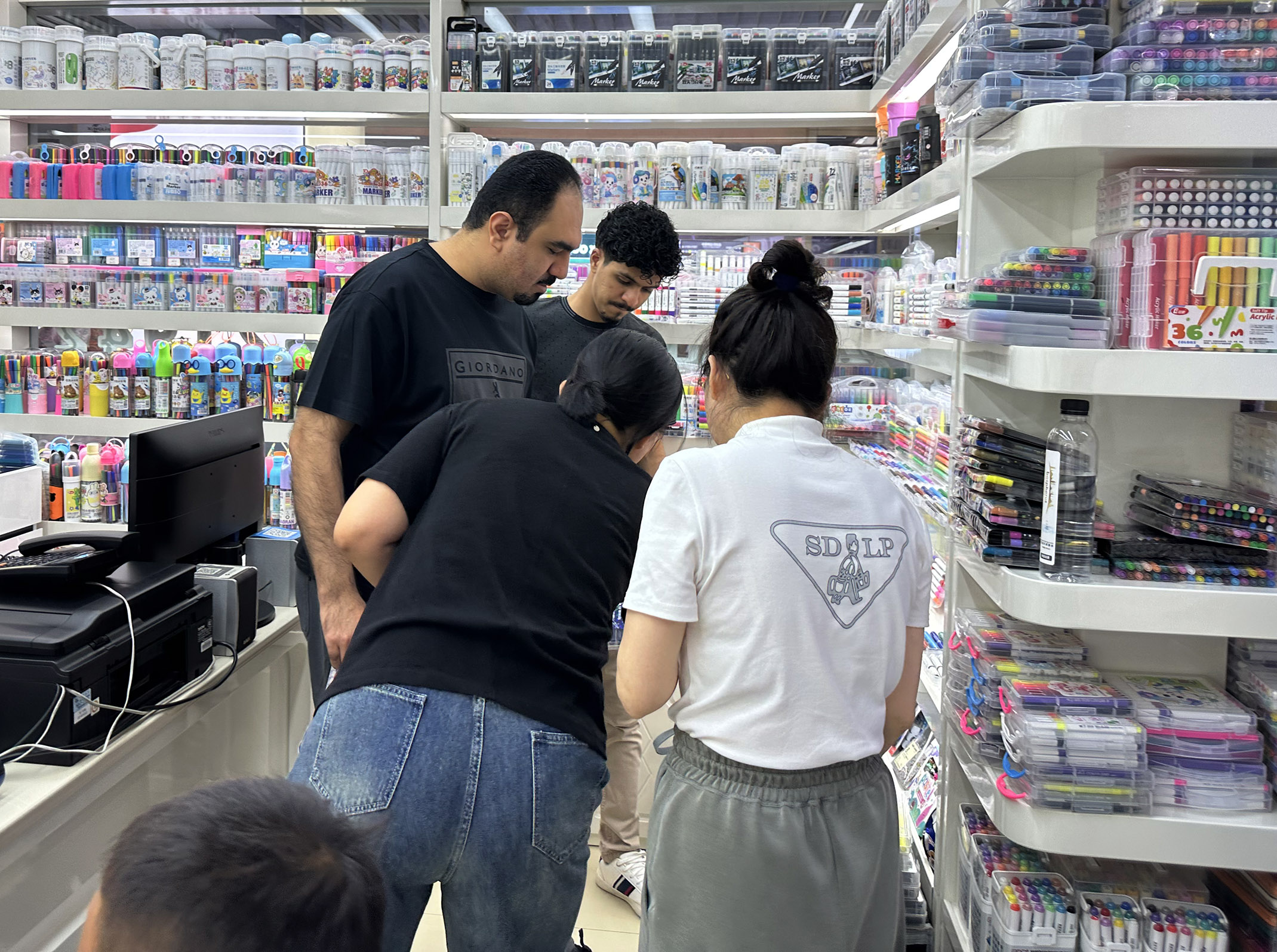 假日经济｜到洗浴中心住宿、去义乌“搞钱游”，入境游客“五一”这样玩