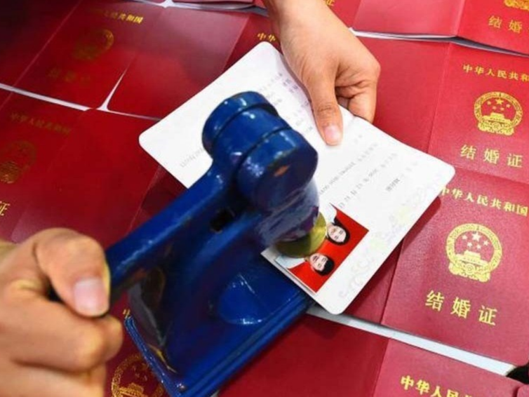 婚登“全国通办”一年办理超68万对, 多景区成热门领证地
