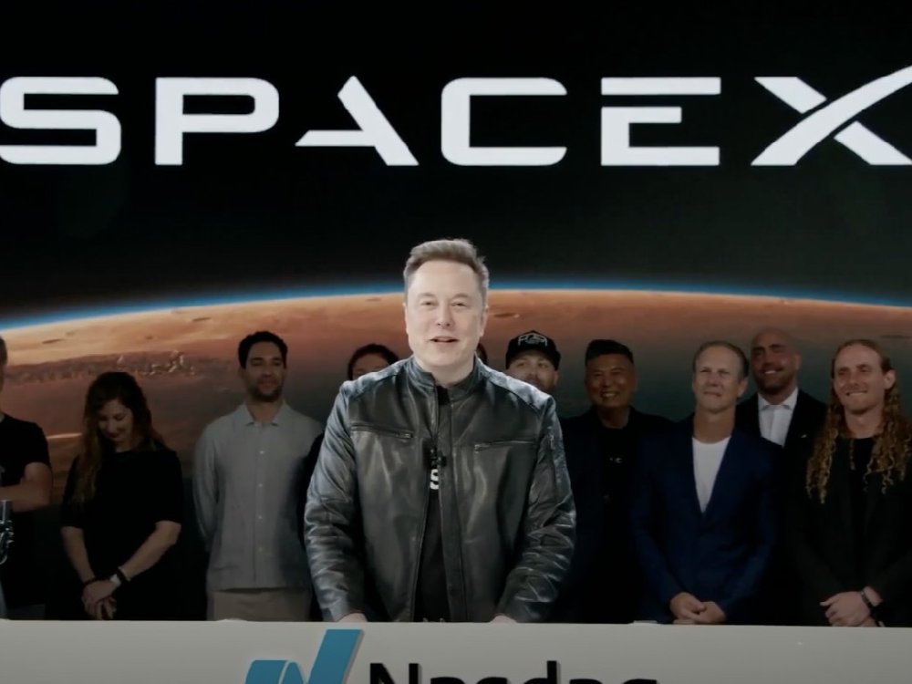 SpaceX市值空降美股前十，马斯克成为全球首位万亿美元富豪