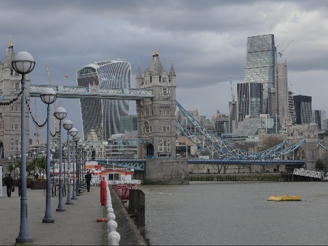 脱欧十年，英国经济与金融市场是否跑输大盘？