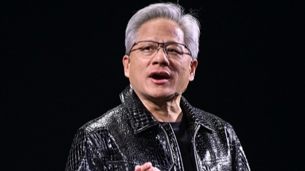 黄仁勋警告存储供应短缺将持续数年，英伟达与SK海力士达成合作