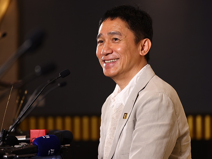 梁朝伟首次担任评委会主席：拒绝AI替代“灵魂表演”