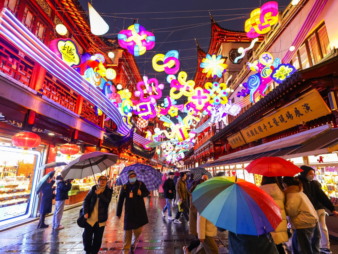 首份国家级扩消费五年规划公布，多个县城人均消费支出赶超一线城市