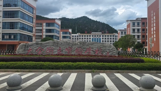 一所民办中学停办后：学生家长的忧虑与民办教育的悲喜