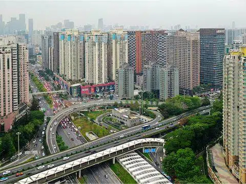 “钱多多”的科技巨头买楼又买地