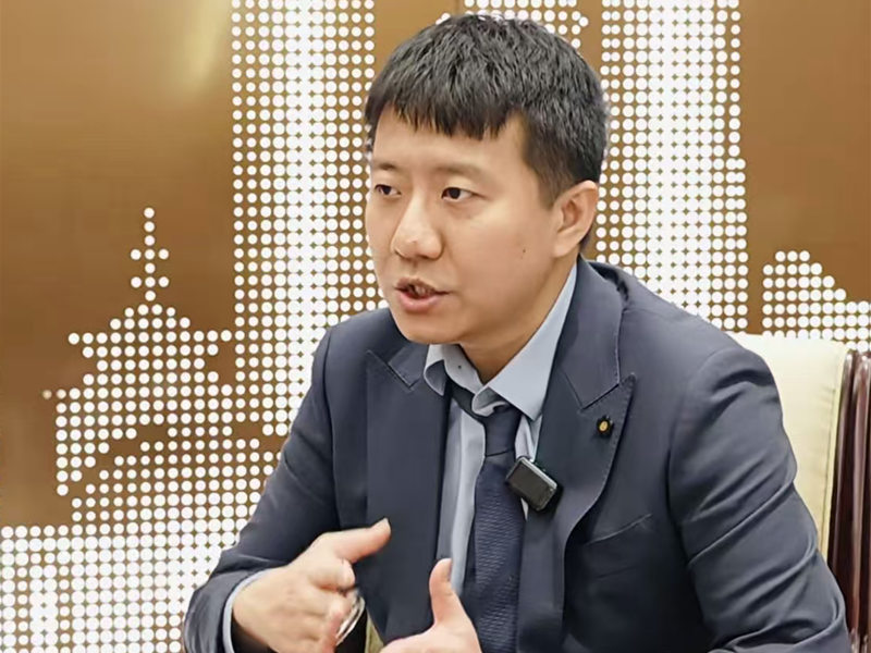 对话菲尔兹得主邓煜：天赋和努力都重要，不做数学的话想写科幻小说